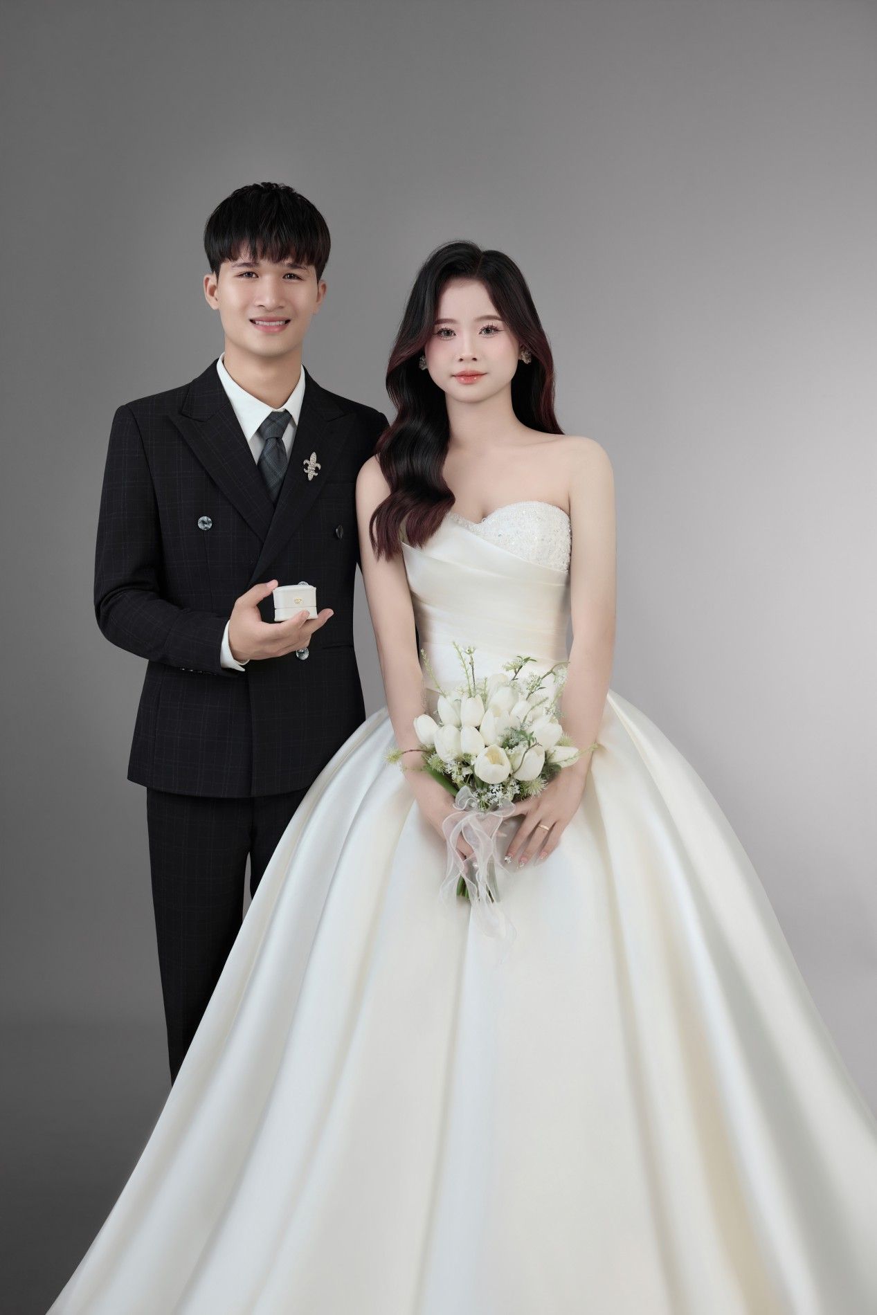 PHẠM TÚ – HỒNG GẤM